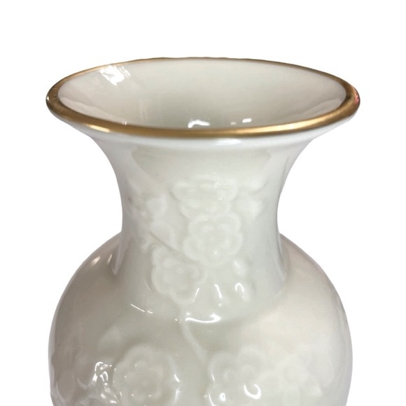 Vintage Lenox Ming 6" Blossom Floral Base with Gold Trim made of fine bone china - Picture 4 of 5